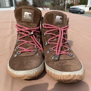 Sorel waterproof leather boots 7.5